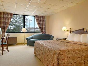 Hotel Ramada Convention Center Eau Claire Extérieur photo