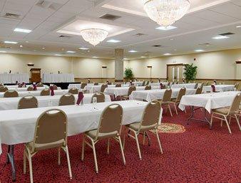 Hotel Ramada Convention Center Eau Claire Extérieur photo